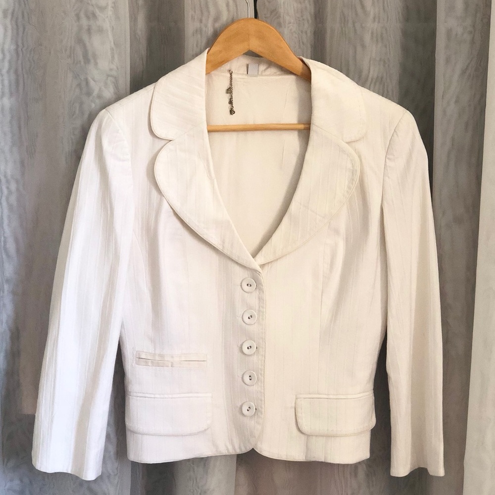Bebe white thin blazer, feminine, detailed
